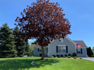 178 Cramer Ave, Dousman, WI 53118