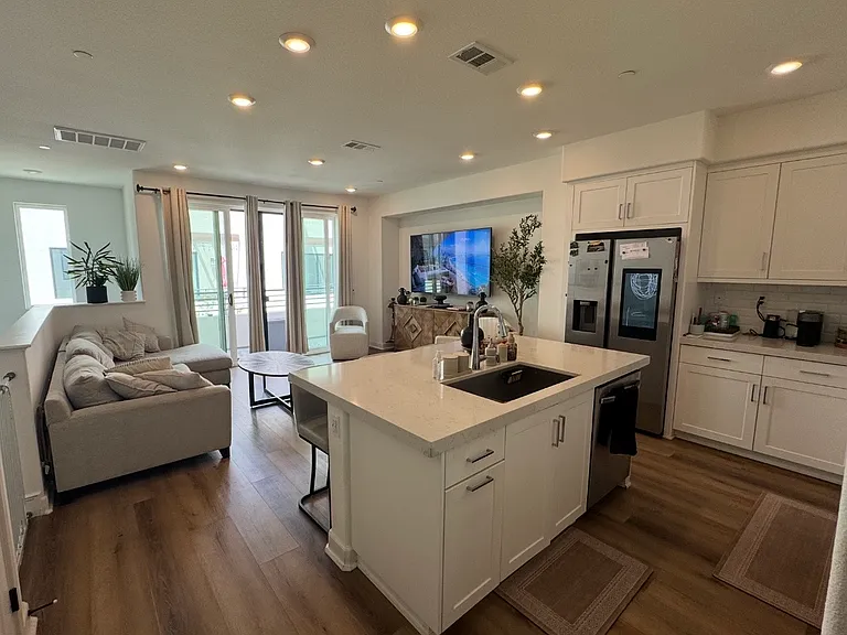 2125 Acara Cir — Photo 1