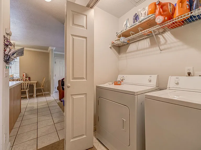 583 N University Ave #313 — Photo 13