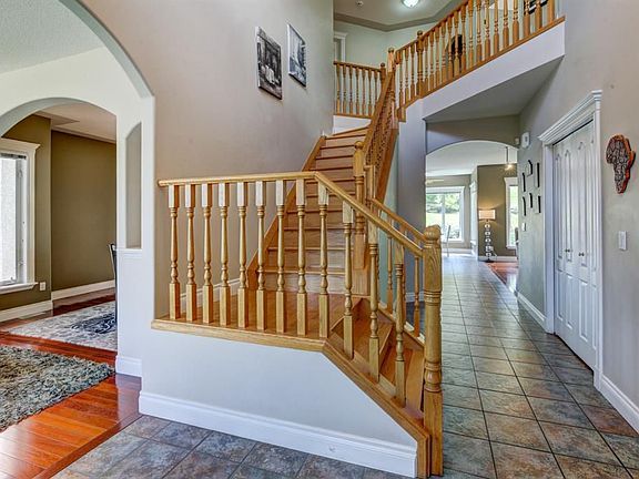 3rd image of 113 NE Edgebrook Grv NW