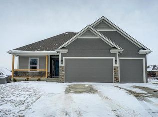18301 Rock Ridge St S, Smithville, MO 64089