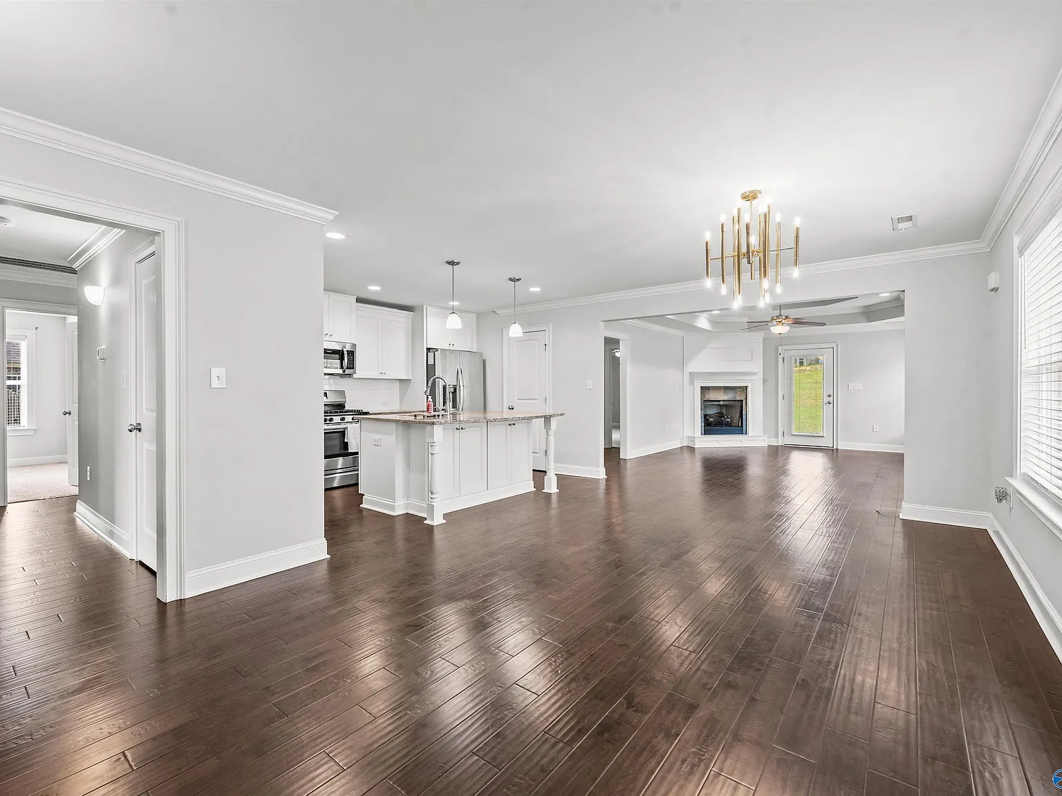 4 bed, 3.0 bath, 2701 sqft, $2,650 — Photo 4