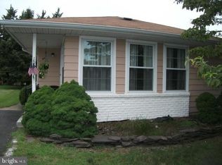 10 Aruba Ct, Toms River, NJ 08757