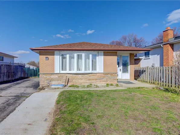 110 Hazelglen Dr, Kitchener, ON N2M 2E5
