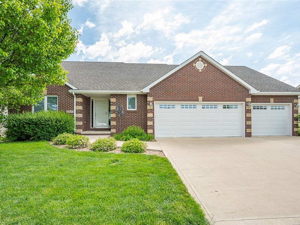 1st image of 1005 NW Boulder Brook Dr
