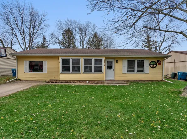 1208 N Nixon Dr, Pontiac, IL 61764