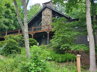 590 Cherokee Trce, Lake Toxaway, NC 28747
