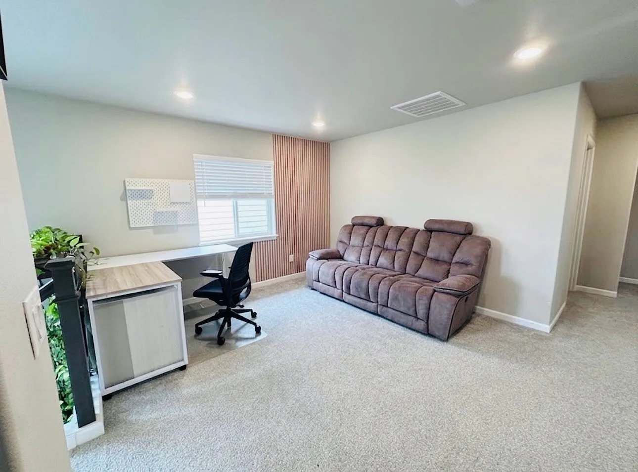 4 bed, 2.5 bath, 2525 sqft, $4,200 — Photo 1