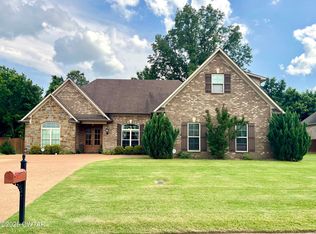 105 Flagstone Dr, Jackson, TN 38305