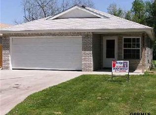 2833 S 10th St, Council Bluffs, IA 51501
