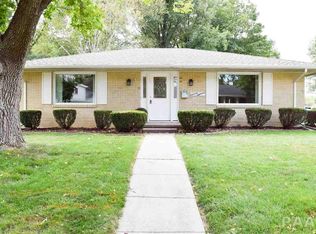 1618 Summit Dr, Pekin, IL