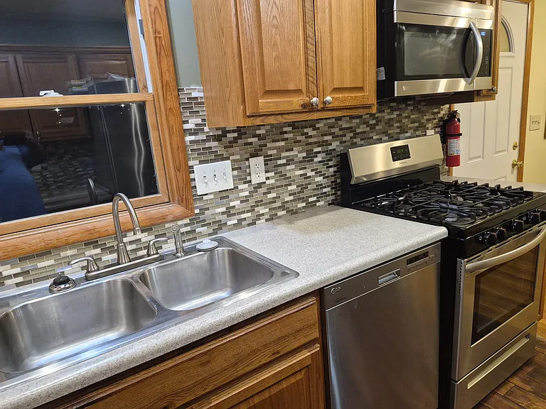 2155 W 21st St — Photo 11
