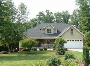 1037 Forrest Ridge Dr, Kingsport, TN 37660