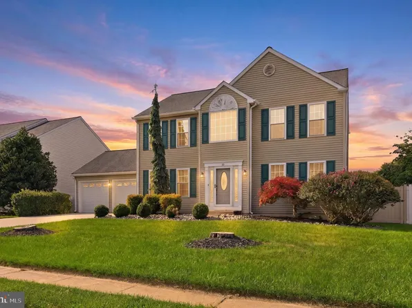 10 Montceau Dr, Newark, DE 19702