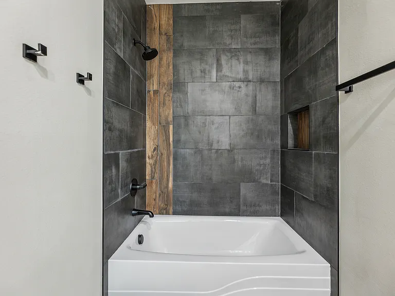 421 W Fort Worth St — Photo 35