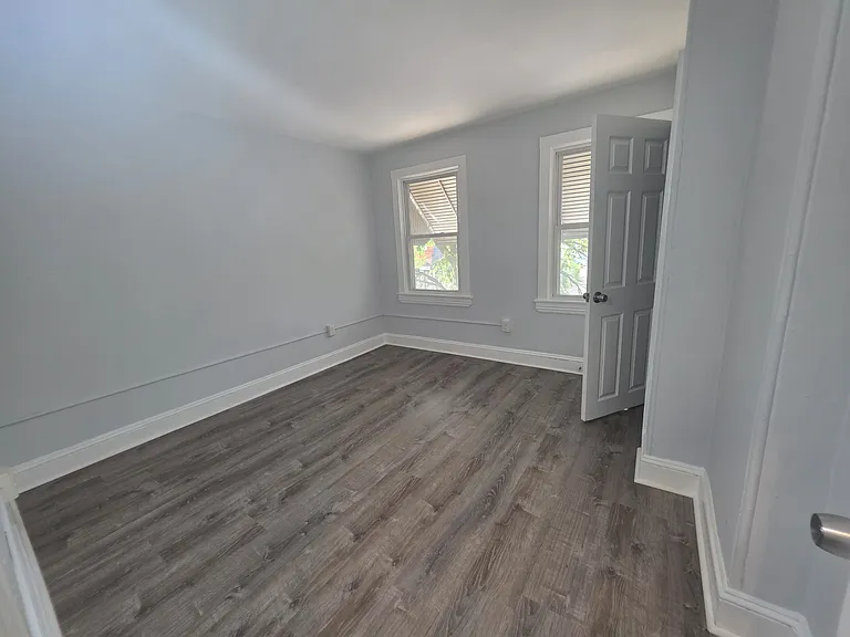 714 Roebling Ave — Photo 5
