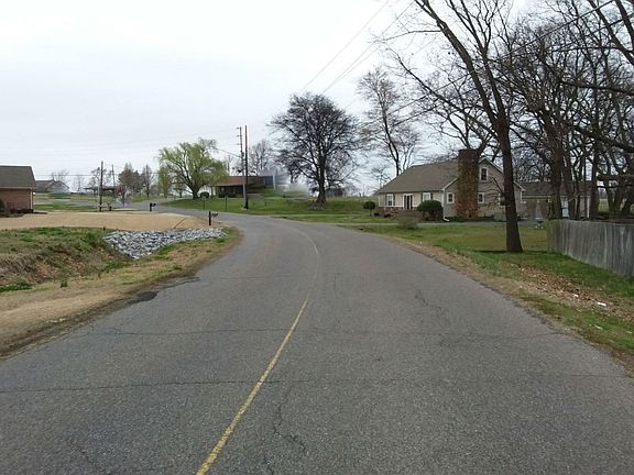 4th image of 910 Pennell Ln
