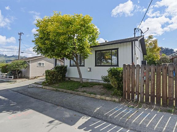 3rd image of 334 Carpenteria Rd