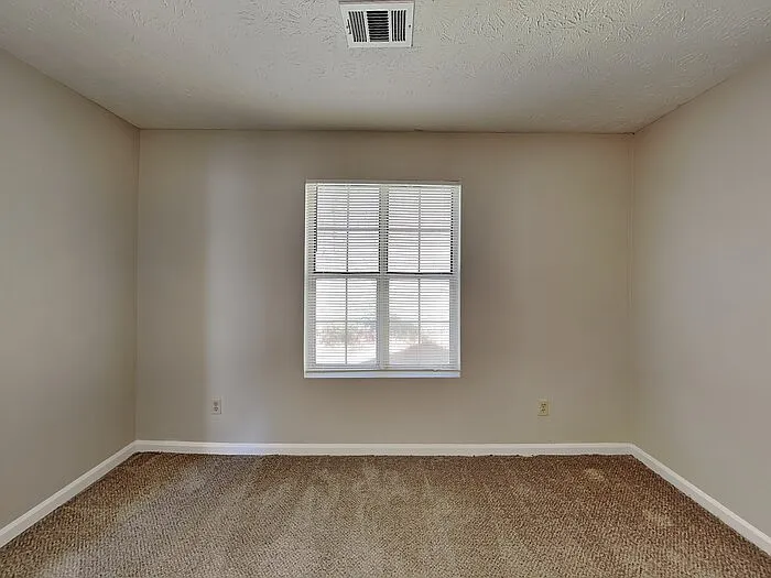 2277 Hampton Dr — Photo 12