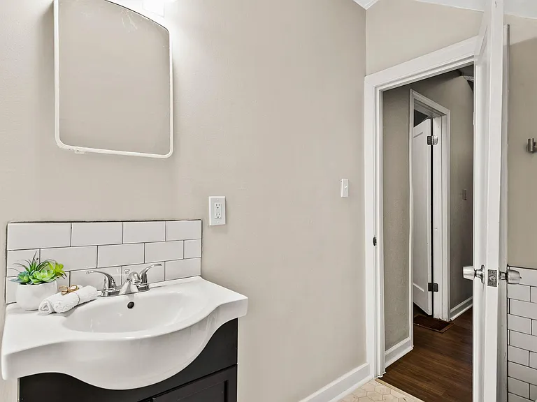 307 E 29th Ave — Photo 19