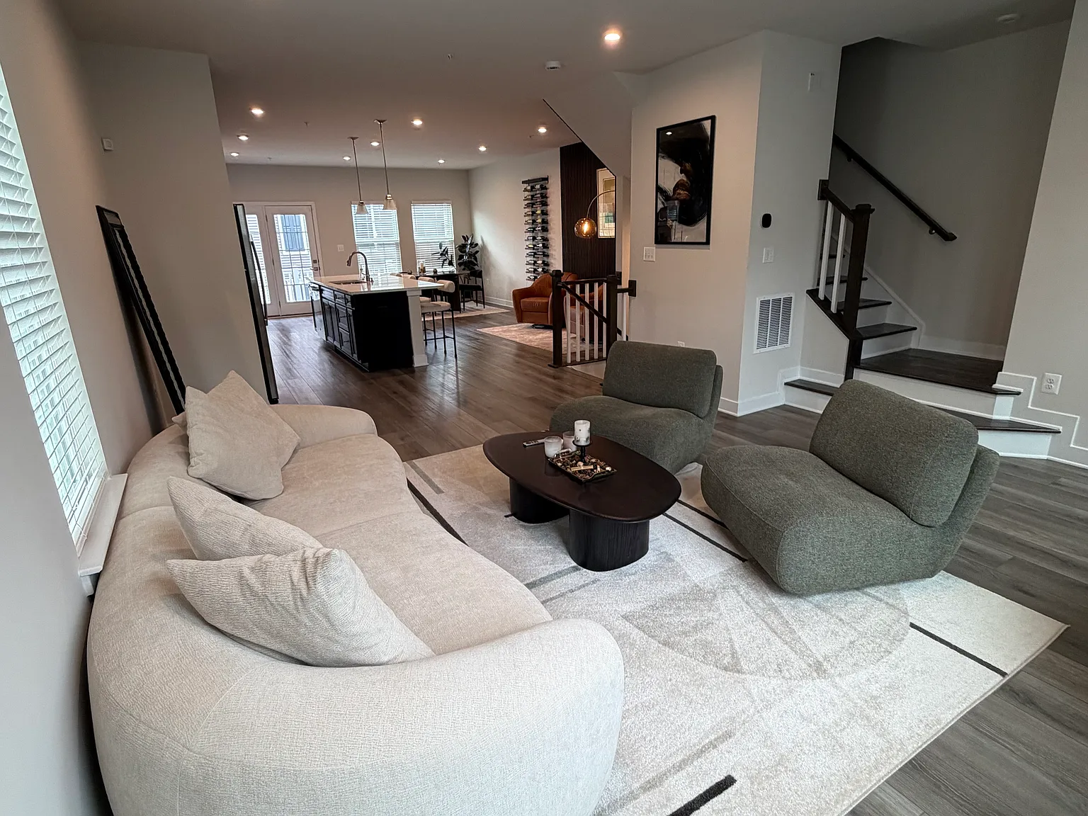 3 bed, 2034 sqft, $5,500 — Photo 3