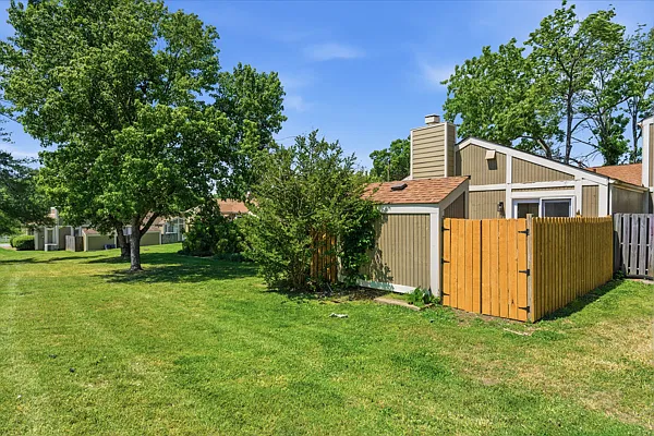 800 Williamsburg West Dr — Photo 27