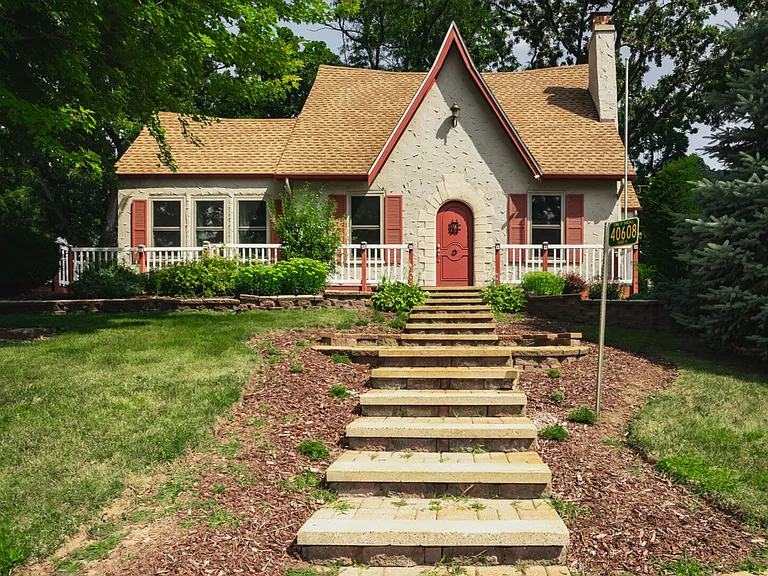 102nd Pl — Photo 2