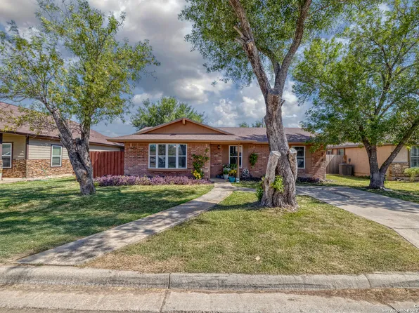 144 Vanham, Uvalde, TX 78801