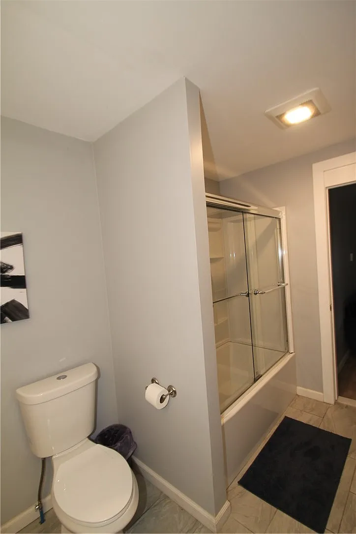 1 bed, 1.0 bath, 3525 sqft, $1,300 — Photo 3
