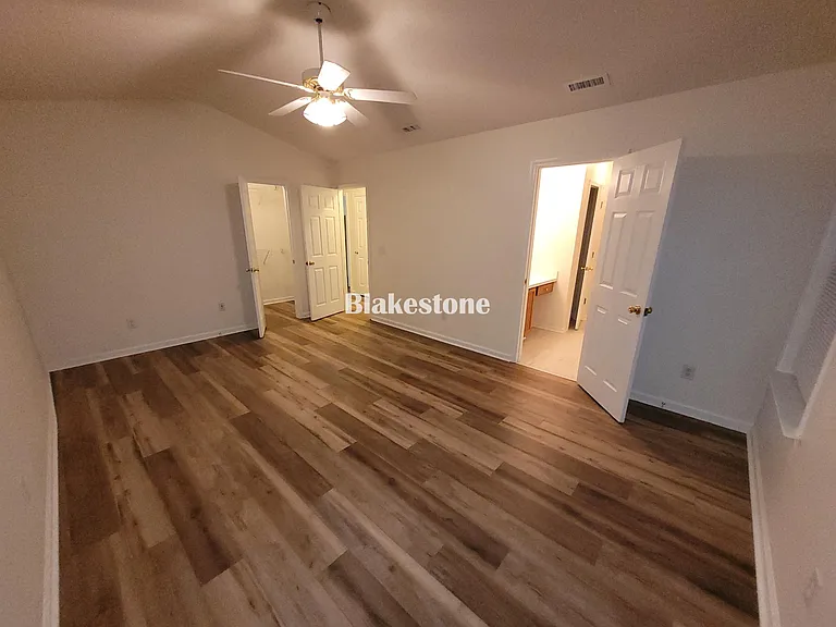 111 Lake Valley Ln — Photo 10