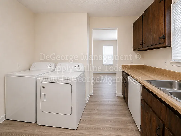 411 Madison St — Photo 15