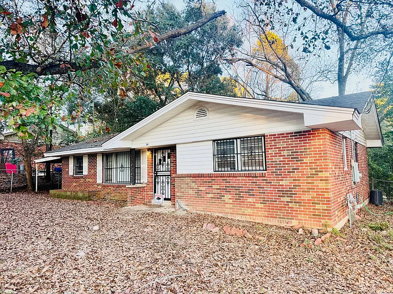 200 Eton Rd — Photo 2