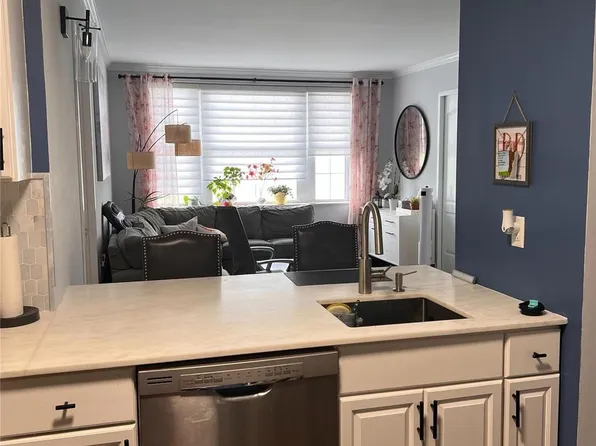 50 Merrick Avenue #418, East Meadow, NY 11554