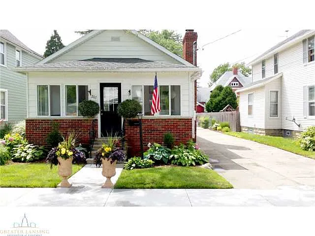 207 N Ottawa St photo 1