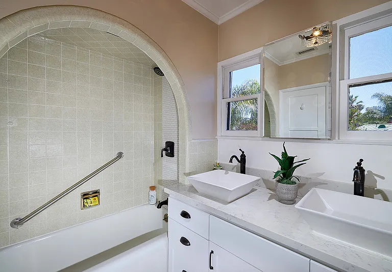 2136 Foothill Dr — Photo 14