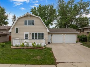 701 25th Ave NW, Minot, ND 58703