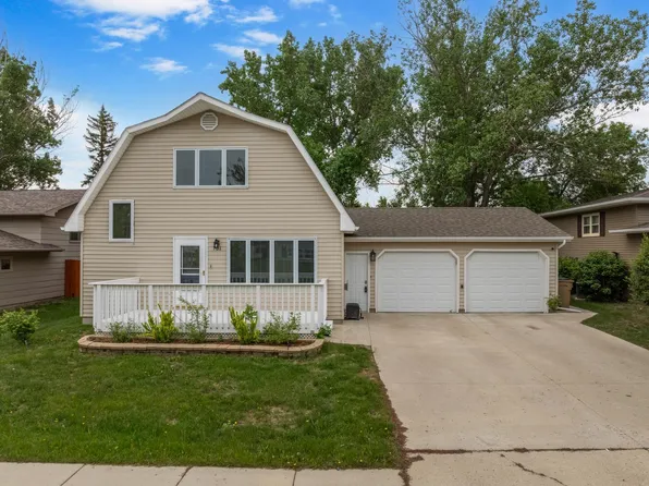 701 25th Ave NW, Minot, ND 58703