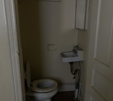 3rd image of 639 N 52nd St