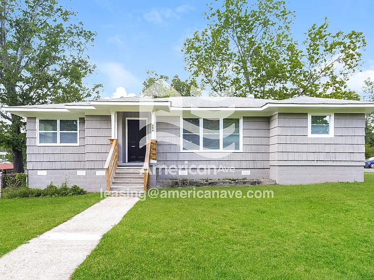 1981639_001_front_view_13737894.jpg