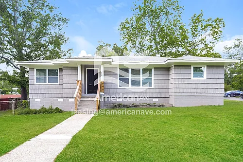 300 Swann Dr Photo 1