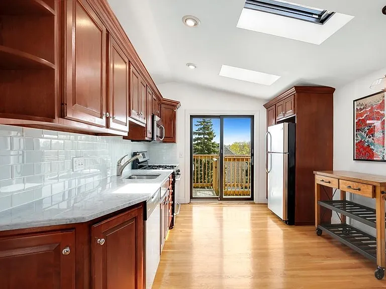30 Adelaide St #4 — Photo 3