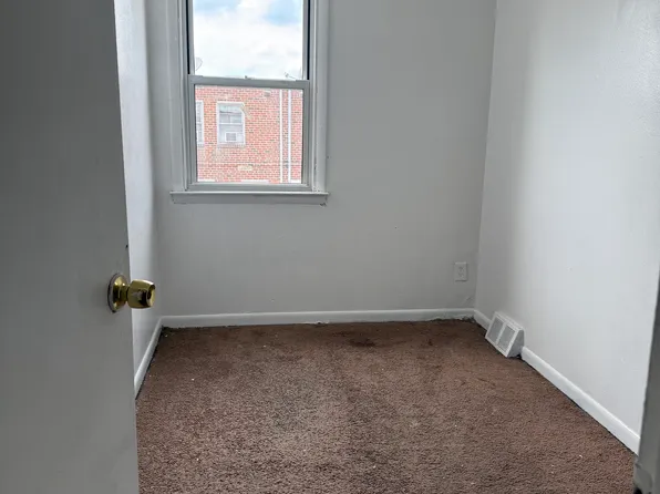 8728 Marsden St, Philadelphia, PA 19136