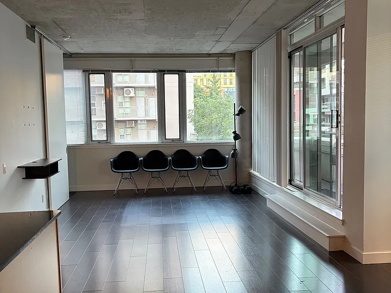 38 Niagara St #304 — Photo 9