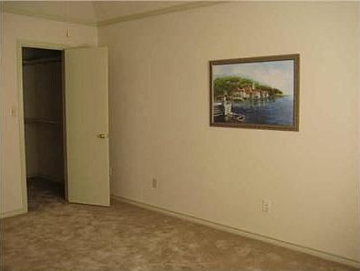 5th image of 811 Rose Hill Ln