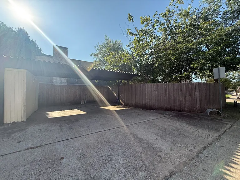 612-614 Towne House Ln — Photo 33