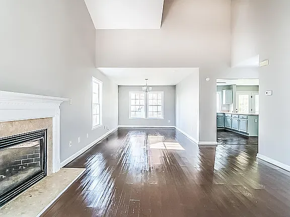 1002 Mallory Ln — Photo 2