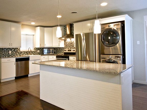 4th image of 706 Scottsdale Dr
