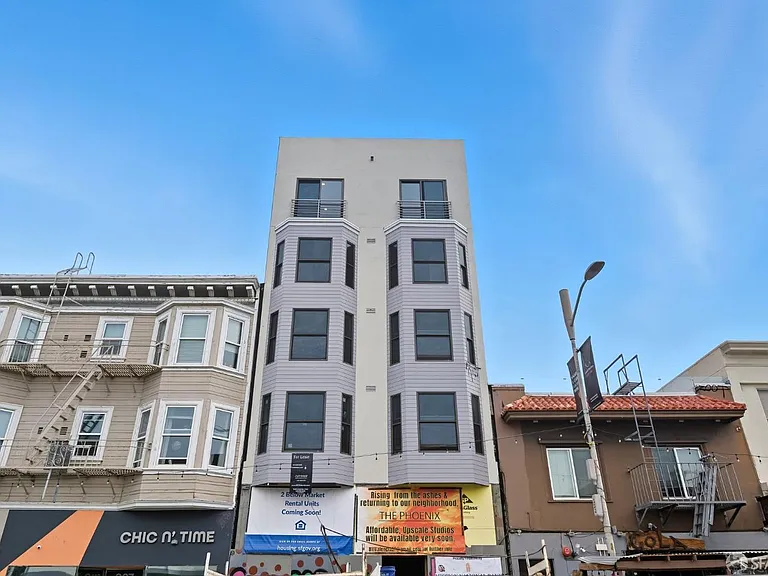 811 Valencia St #404 — Photo 15