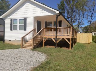 625 Edgewood Ave, Hendersonville, NC 28792