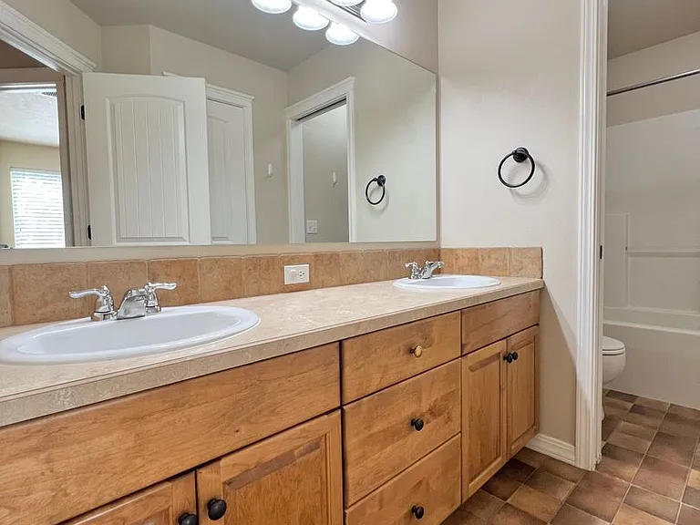 2285 W Windchime Dr — Photo 30